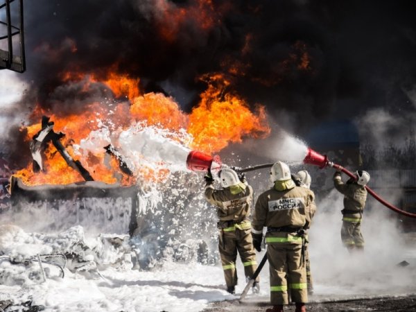 Пожарники МЧС России