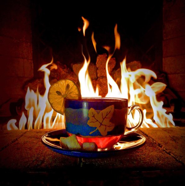 Чашечка чая у камина