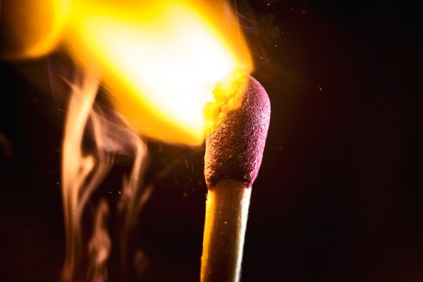 Пламя спички