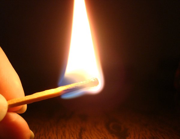 Ребенок со спичками