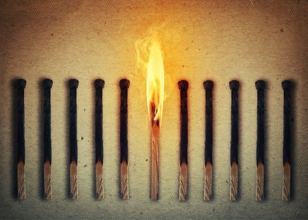 Спички горят