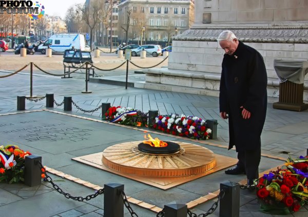 Ветераны у вечного огня