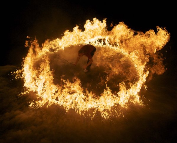 В огненном кольце