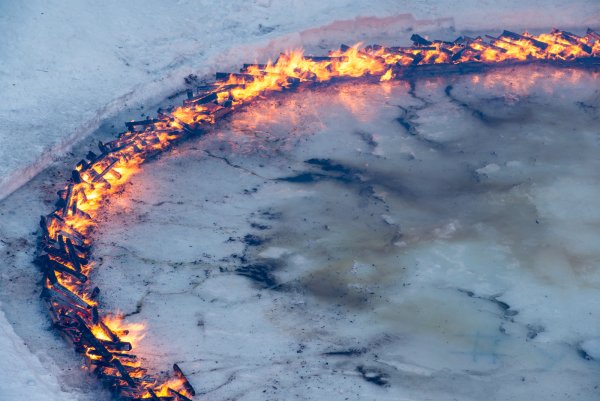 В огненном кольце