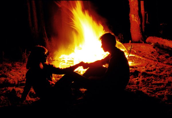 Двое у костра