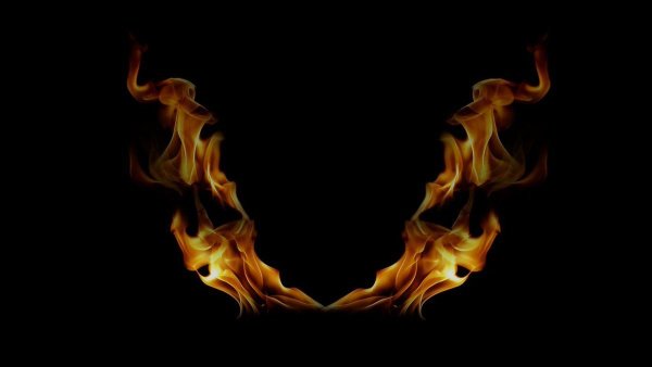 Огонь на темном фоне