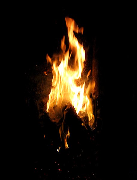 Пламя на черном фоне