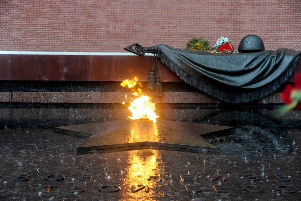 Москва вечный огонь могила неизвестного солдата