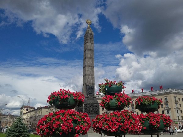 Обелиск на площади Победы