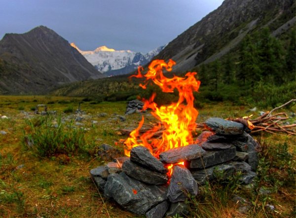 Костер в горах