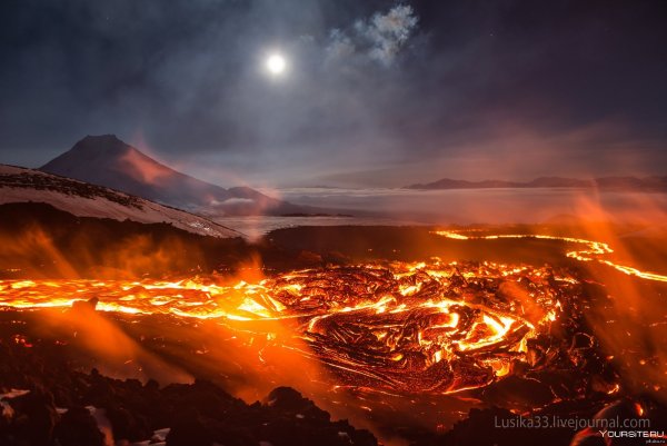 Огненная лава вулкана