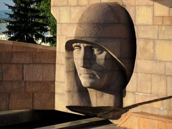 Горельеф Скорбящей матери-родине Самара