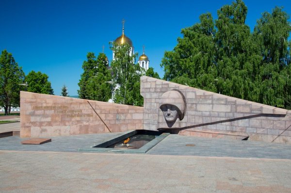 Горельеф Скорбящей матери-родине Самара