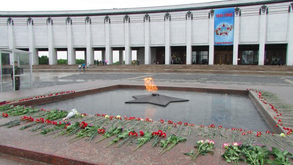 Поклонная гора вечный огонь