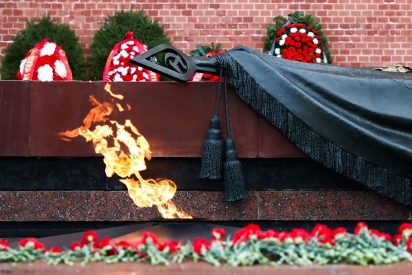 Поклонная гора Москва вечный огонь