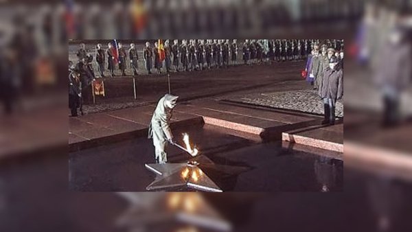 Вечный огонь на Поклонной горе в Москве 2021 год
