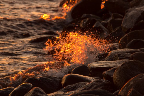 Закат море костер