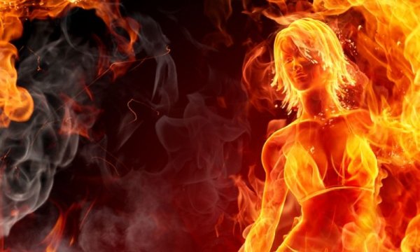Огненная женщина блондинка