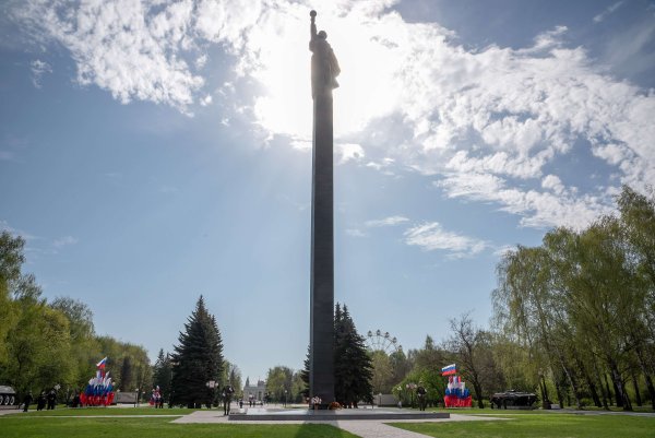 Вечный огонь в Марий Эл возложение цветов