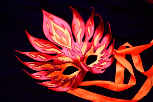 Карнавальная маска огонь