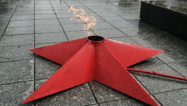 Звезда вечного огня сбоку