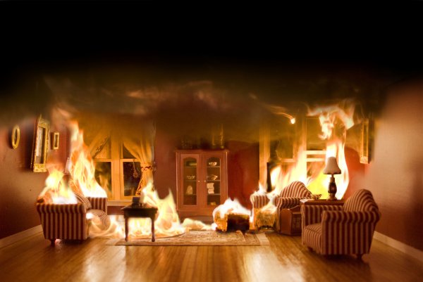 Горящий дом внутри