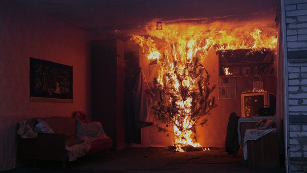 Горящий дом изнутри
