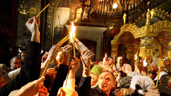 Благодатный огонь на Пасху в Иерусалиме