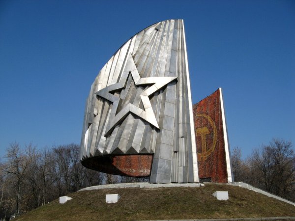 Вечный огонь на автозаводе в Нижнем Новгороде