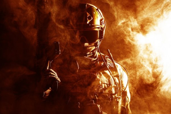 Солдат в дыму арт