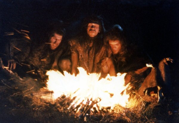 Огонь в пещере древних людей