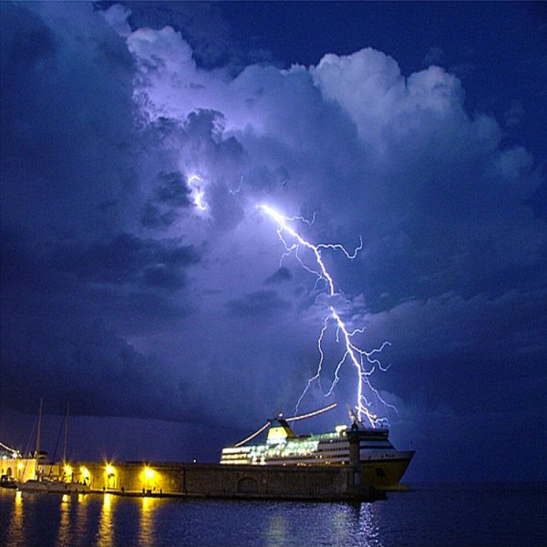 Огни Святого Эльма молния