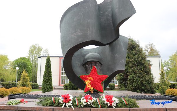 Памятник в Барановичах на Советской улице