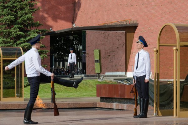 Караул у могилы неизвестного солдата Москва