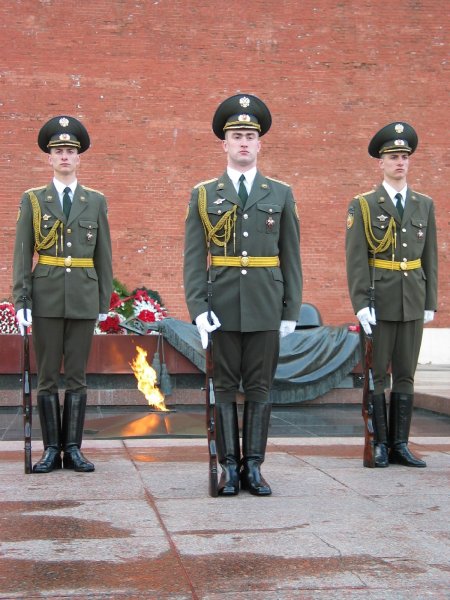 Солдат в парадной форме