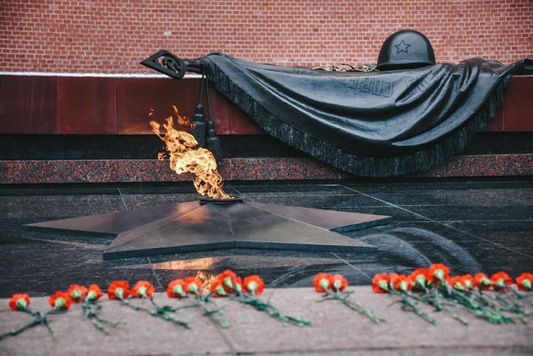 Вечный огонь в Александровском саду