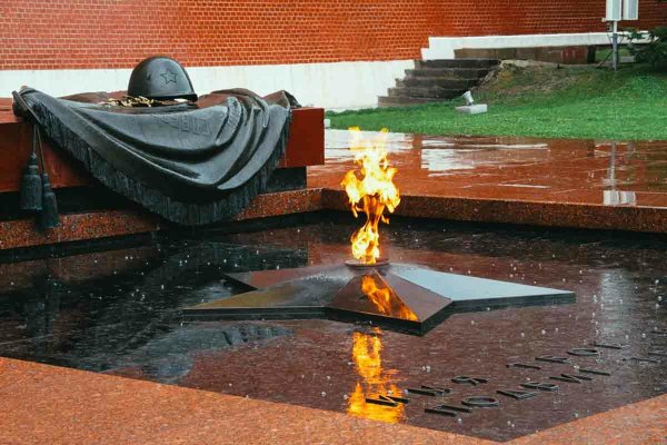Мемориал могила неизвестного солдата в Москве
