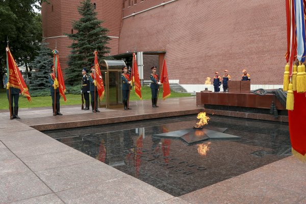 Александровский сад Москва вечный огонь