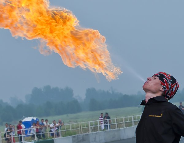 Дышит огнем