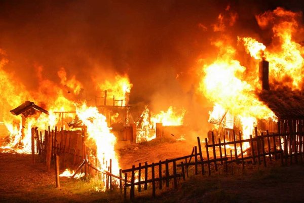 Деревня в огне