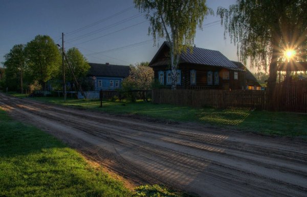 Деревенская улица летом
