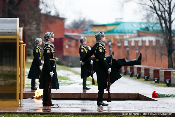 Почётный караул у вечного огня в Москве