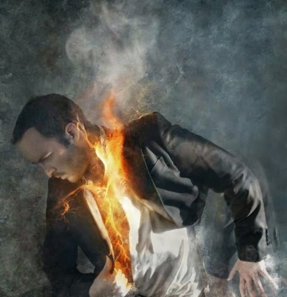 Человек с горящим сердцем