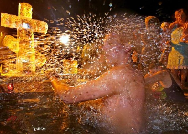 Купание в купели на крещение