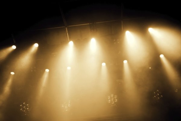 Софиты на сцене