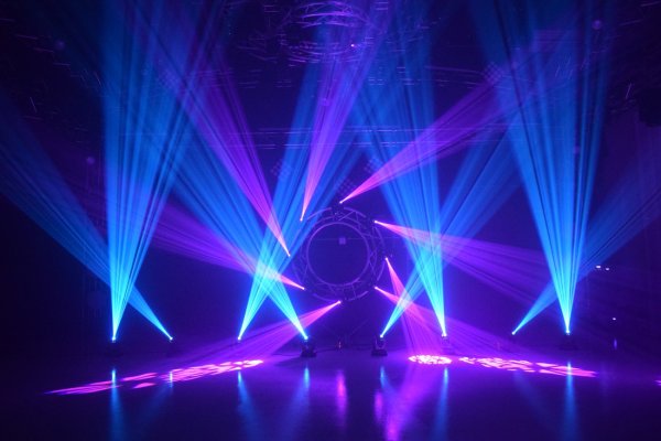 Световое оборудование для сцены