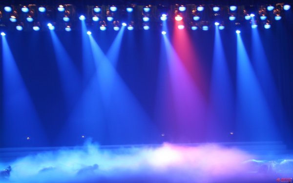 Софиты на сцене