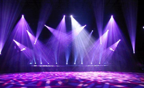 Красивый свет на сцене