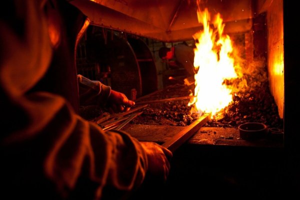 Огонь в кузнице