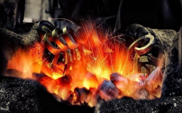 Огонь в кузнице